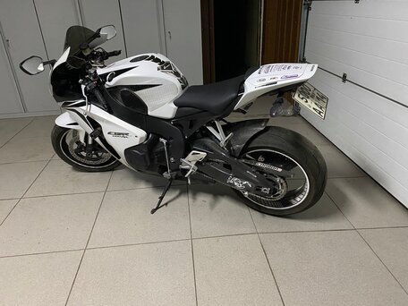 2010 Honda CBR 1000 RR/RA Fireblade, белый, 1000000 рублей, вид 3