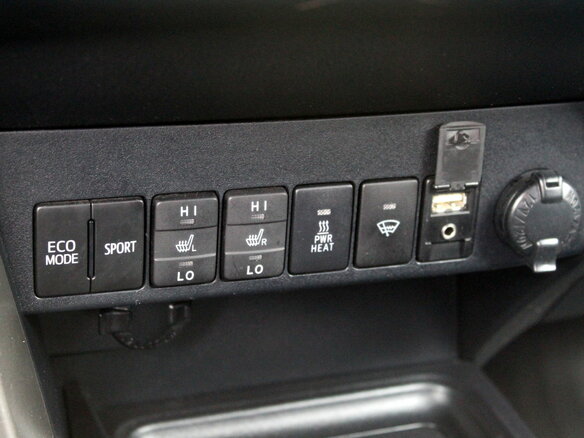 2015 Toyota RAV4 IV (XA40), белый - вид 18