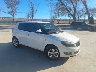 2012 Skoda Fabia II Рестайлинг, белый, 650000 рублей, вид 2