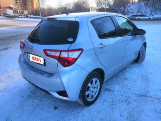2018 Toyota Vitz III (XP130) Рестайлинг, серебристый, 1145000 рублей, вид 1