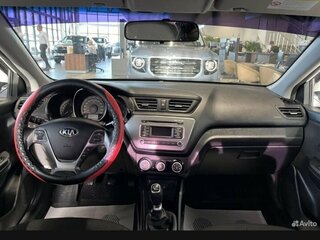 2015 Kia Rio III Рестайлинг, белый, 1050000 рублей, вид 5