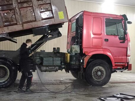2008 Sinotruk Howo A5, красный, 1500000 рублей, вид 3