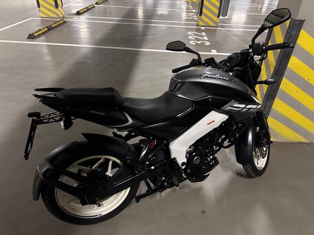 2021 Bajaj Pulsar NS 200, серебристый, 250000 рублей, вид 5