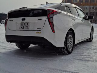 2016 Toyota Prius IV (XW50), белый, 1645000 рублей, вид 4