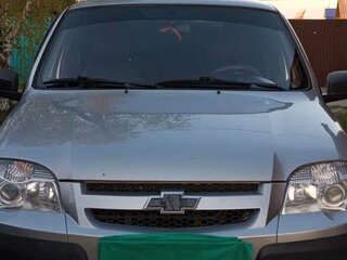 2016 Chevrolet Niva I Рестайлинг, серебристый, 650000 рублей, вид 1