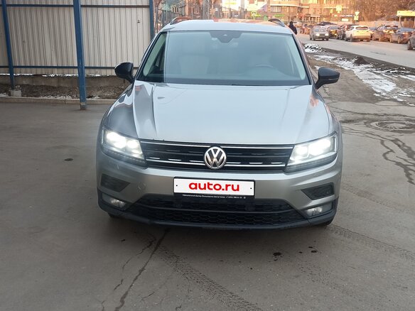 2019 Volkswagen Tiguan II, серый, 2000000 рублей - вид 2