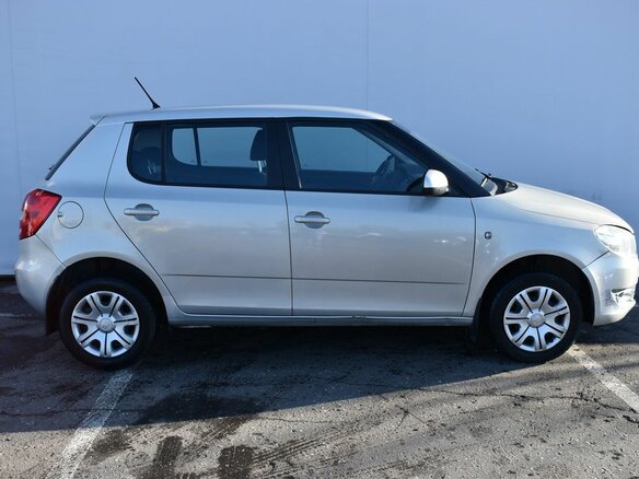2013 Skoda Fabia II Рестайлинг, жёлтый - вид 6