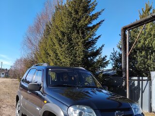 2010 Chevrolet Niva I Рестайлинг, чёрный, 550000 рублей, вид 3