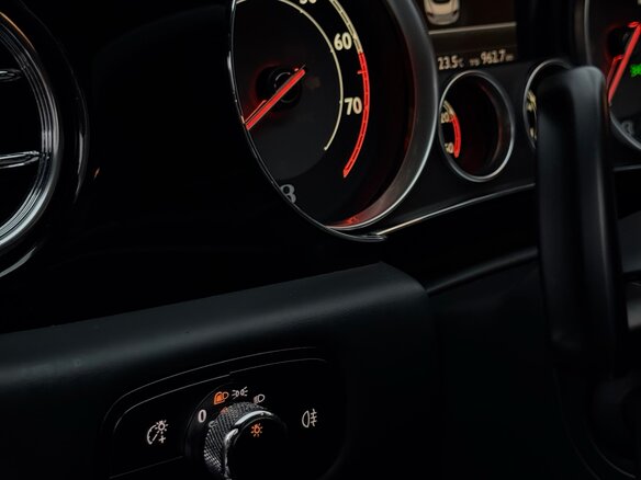 2012 Bentley Continental GT II, серый, 5200000 рублей - вид 9