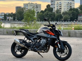 2024 KTM 990 Duke, серый, 1290000 рублей, вид 4