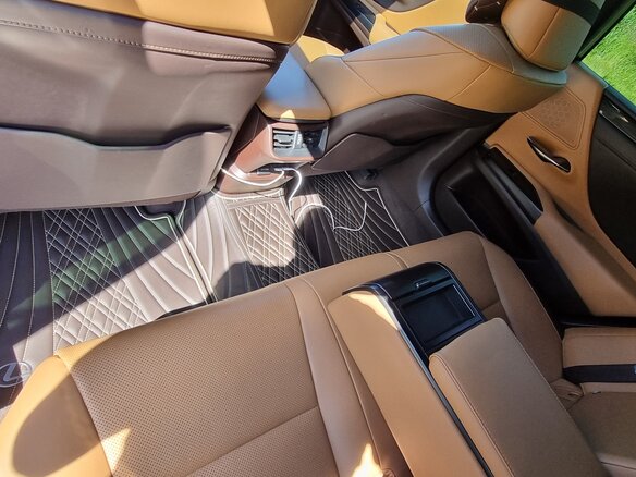 2020 Lexus ES 250 VII, чёрный, 3800000 рублей - вид 14