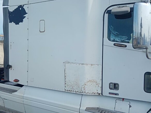 2008 Freightliner Columbia, белый, 1500000 рублей - вид 2