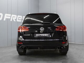 2014 Volkswagen Touareg II, чёрный, 2145000 рублей, вид 4