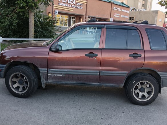 2000 Chevrolet Tracker II, коричневый, 470000 рублей - вид 3