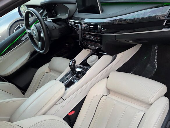 2015 BMW X6 50i II (F16), красный, 3850000 рублей - вид 10