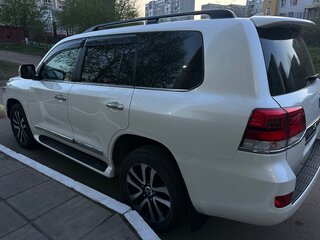 2016 Toyota Land Cruiser 200 Series Рестайлинг 2, белый, 6000000 рублей, вид 4