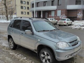 2011 Chevrolet Niva I Рестайлинг, серебристый, 460000 рублей, вид 1
