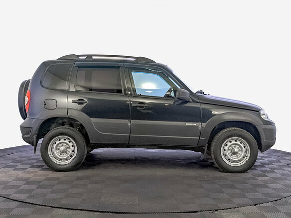 2018 Chevrolet Niva I Рестайлинг, чёрный, 700000 рублей - вид 3