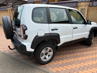 2024 Lada (ВАЗ) Niva Travel I, белый, 1000000 рублей, вид 4