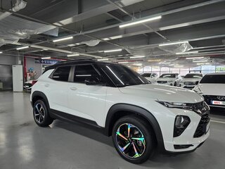2023 Chevrolet TrailBlazer III, белый, 2400000 рублей, вид 2