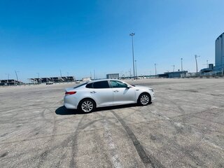 2017 Kia Optima IV, серебристый, 1700000 рублей, вид 4