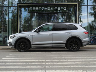 2020 Volkswagen Touareg III, серебристый, 6710000 рублей, вид 2