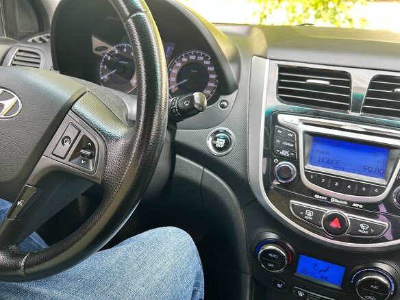 2011 Hyundai Solaris I, серый, 946000 рублей - вид 9
