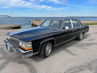 1986 Cadillac Fleetwood Brougham II Рестайлинг, чёрный, 8500000 рублей, вид 1