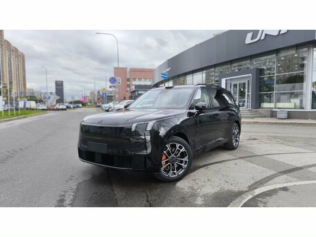 Lynk & Co 900