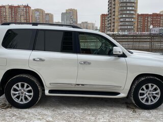 2020 Toyota Land Cruiser 200 Series Рестайлинг 2, белый, 7650000 рублей, вид 4