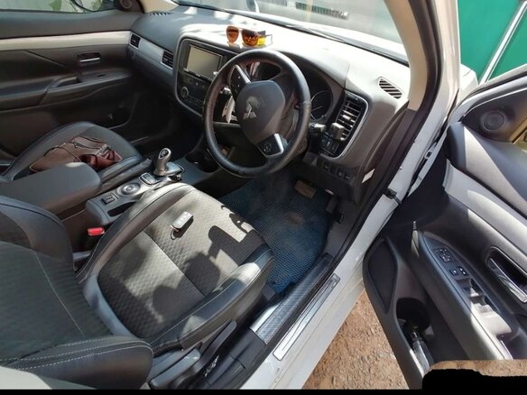 2014 Mitsubishi Outlander PHEV III, белый, 1900000 рублей - вид 22