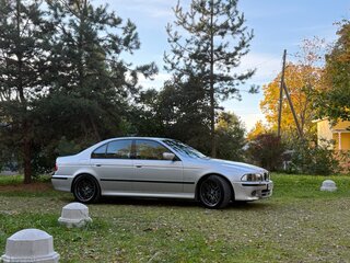 2001 BMW 5 серии 535i IV (E39) Рестайлинг, серебристый, 1599000 рублей, вид 3