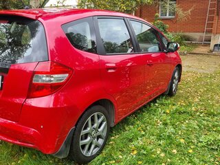 2011 Honda Jazz II Рестайлинг, красный, 750000 рублей, вид 3