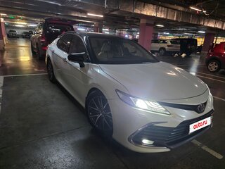 2021 Toyota Camry VIII (XV70), белый, 3050000 рублей, вид 2