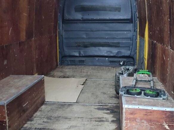 2011 Volkswagen Crafter, жёлтый, 1250000 рублей - вид 4