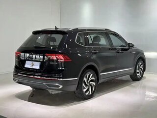 2023 Volkswagen Tiguan L II Рестайлинг (China Market), чёрный, 2410000 рублей, вид 3