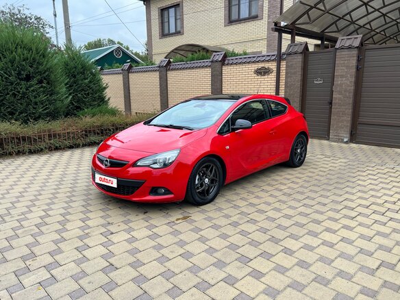 2013 Opel Astra GTC J Рестайлинг, красный, 899999 рублей