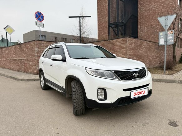 2014 Kia Sorento II Рестайлинг, белый, 1700000 рублей - вид 9