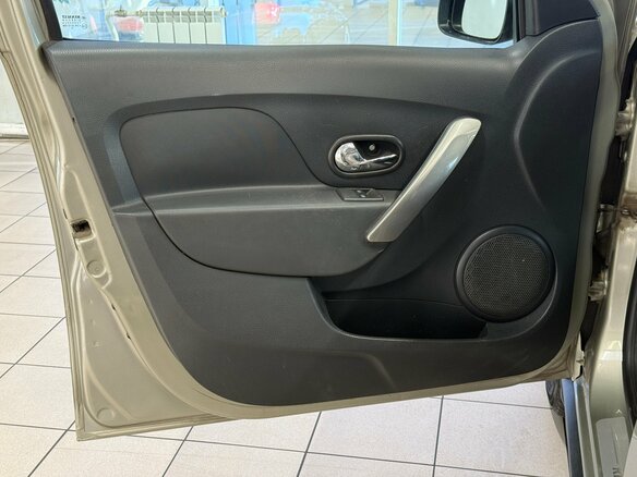 2016 Renault Sandero Stepway II, бежевый, 690000 рублей - вид 13