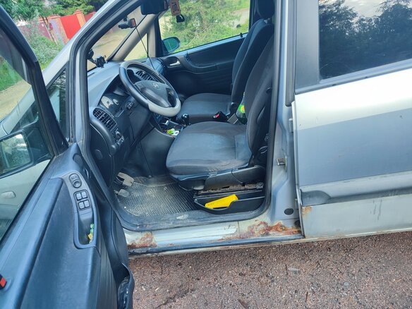 2002 Opel Zafira A, серебристый, 300000 рублей - вид 2