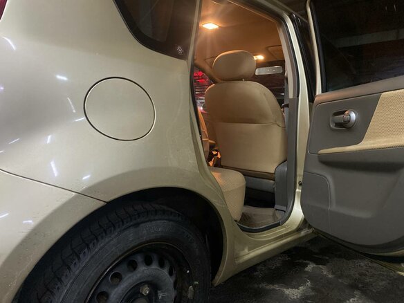 2005 Nissan Note I, золотистый, 700000 рублей - вид 12