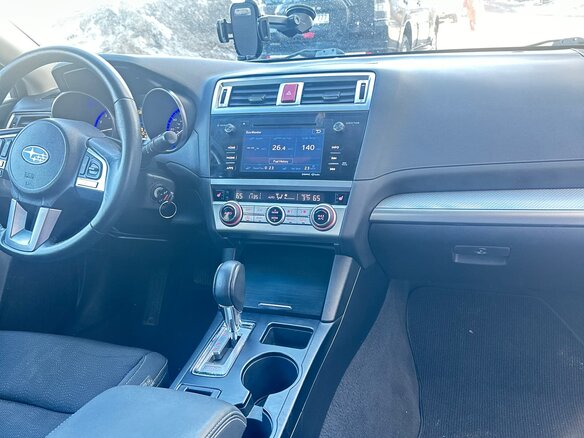 2016 Subaru Legacy VI, серебристый - вид 2