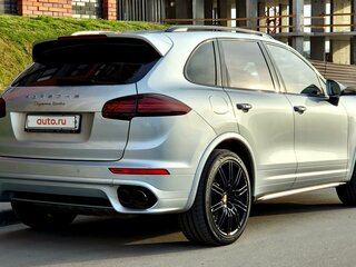 2016 Porsche Cayenne Turbo II Рестайлинг (958), серебристый, 5600000 рублей, вид 4