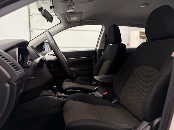 2018 Mitsubishi ASX I Рестайлинг 2, белый, 1350000 рублей - вид 11