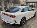 2021 Kia K5 III, белый, 2500000 рублей - вид 3