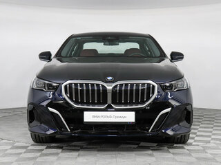 2026 BMW 5 серии 530i xDrive VIII (G60/G61/G68), синий, 9800000 рублей, вид 2