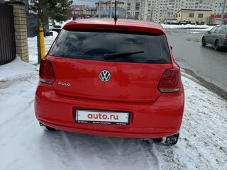 2011 Volkswagen Polo V, красный, 520000 рублей, вид 3