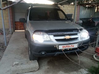 2011 Chevrolet Niva I Рестайлинг, серебристый, 460000 рублей, вид 2