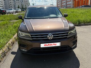 2017 Volkswagen Tiguan II, коричневый, 1970000 рублей, вид 1