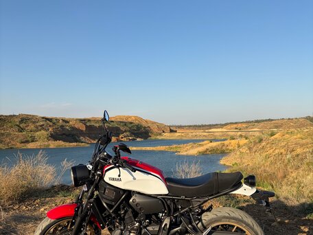 2021 Yamaha XSR700, белый, 880000 рублей, вид 4